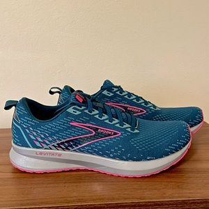 NWOT Brooks Levitate 5 Road Running shoes, blue/porcelain/pink, women’s 11